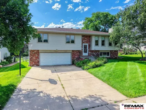 4311 Cripple Creek Rd, Lincoln, NE 68516