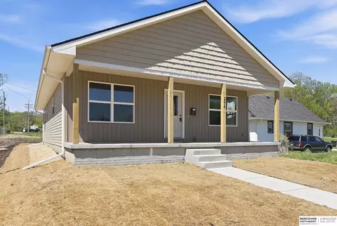2214 N 26th St, Omaha, NE 68111