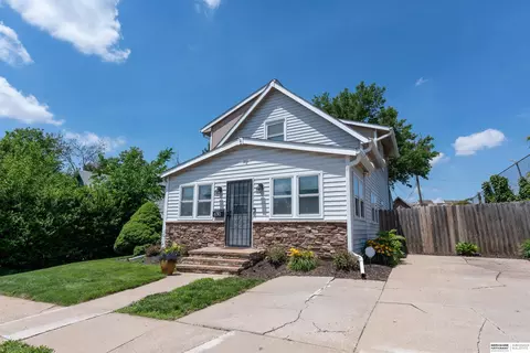 6310 Wirt St, Omaha, NE 68104