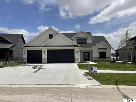 28574 Jessie Cir, Valley, NE 68064