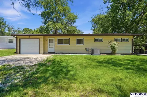 612 Eldora Ln, Lincoln, NE 68505