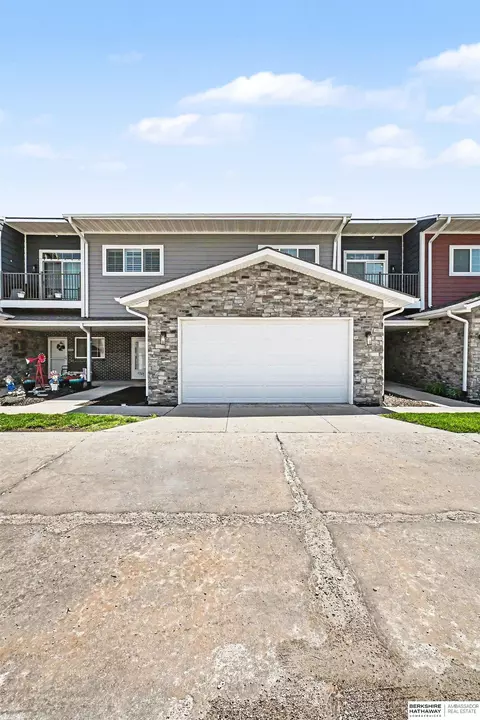 5941 N 158 Ct #105, Omaha, NE 68116