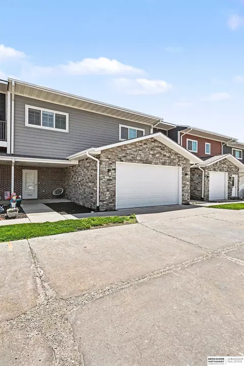 5941 N 158 Ct #105, Omaha, NE 68116
