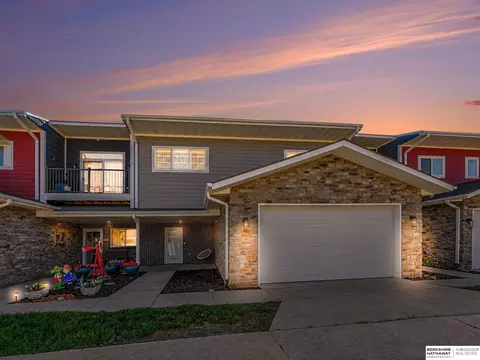 5941 N 158 Ct #105, Omaha, NE 68116