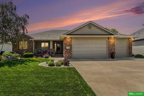 1119 Applewood Dr, Fremont, NE 68025