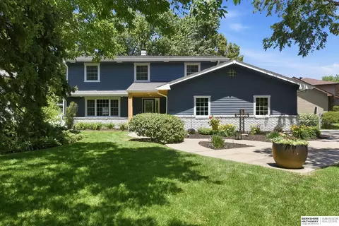 8106 Manderson St, Omaha, NE 68134