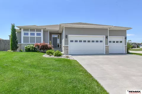 6301 Kelsey Ln, Lincoln, NE 68516