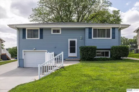5812 S 113th St, Omaha, NE 68137
