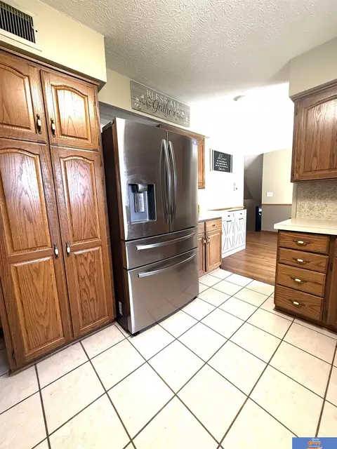 2111 Grant St, Beatrice, NE 68310 photo 4