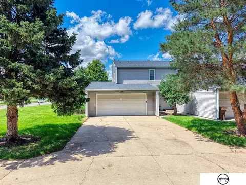 5600 Fairacre Ct, Lincoln, NE 68506