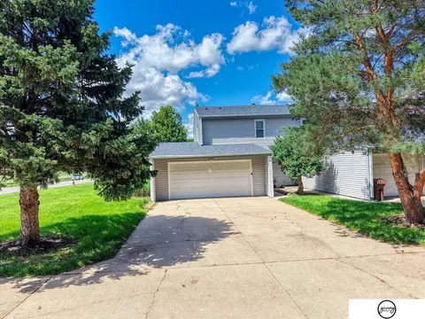 5600 Fairacre Ct, Lincoln, NE 68506