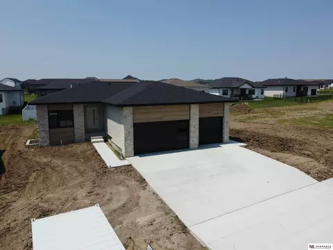 9515 S 81st St, Lincoln, NE 68516