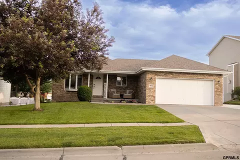 8631 Lavender Cir, Lincoln, NE 68505