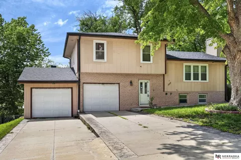 8606 S 45th Ave, Omaha, NE 68157