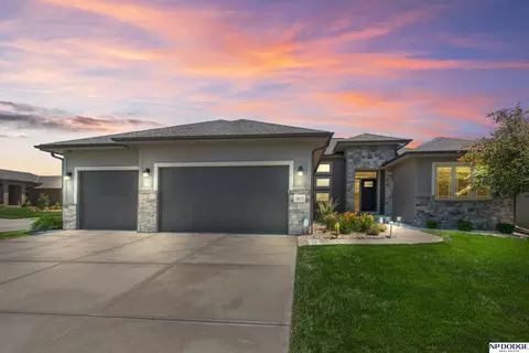 3815 N 189 St, Elkhorn, NE 68022