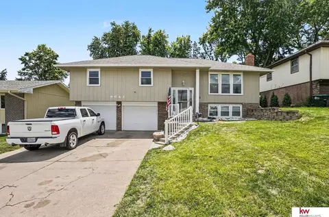 9641 Camden Ave, Omaha, NE 68134