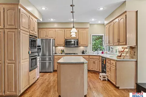 1022 Sherwood Ln, Papillion, NE 68046