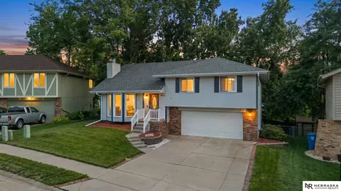 6632 S 86th Avenue Cir, Ralston, NE 68127