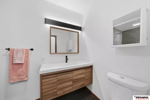Bath - 821 N 13th St, Beatrice, NE 68310 photo 2 of 4