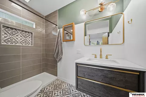 Bath - 821 N 13th St, Beatrice, NE 68310 photo 1 of 4