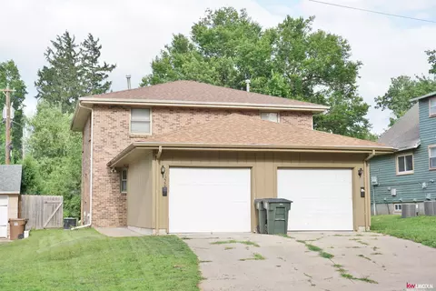 1220 S 32nd St, Lincoln, NE 68510