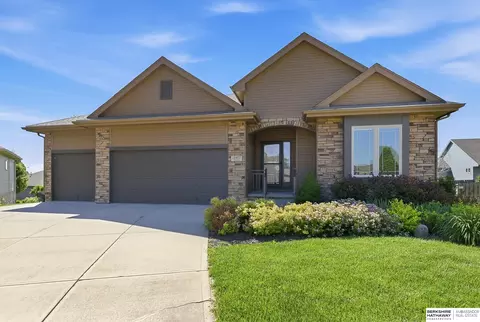 18407 Cuming Cir, Elkhorn, NE 68022