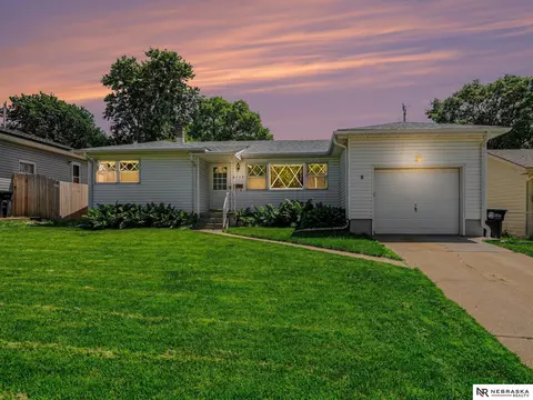 6117 Elm St, Omaha, NE 68106