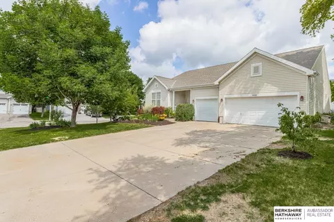 16148 V Cir, Omaha, NE 68135
