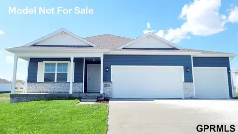 18352 Cary St, Omaha, NE 68136