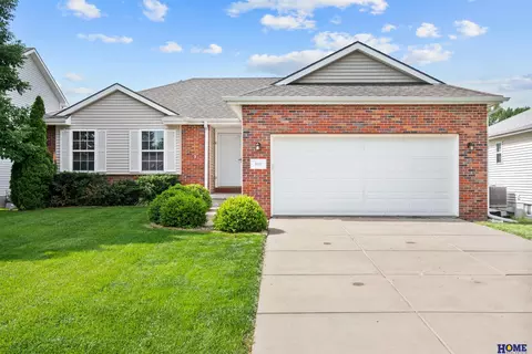 8011 Creek View Ct, Lincoln, NE 68516