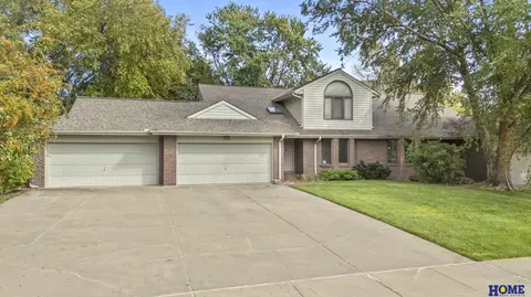 4920 S 71st St, Lincoln, NE 68516