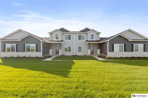 4584 Schilling Ct, Bellevue, NE 68133