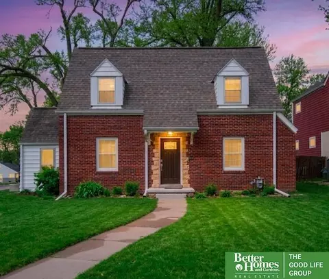2002 N 55 St, Omaha, NE 68104