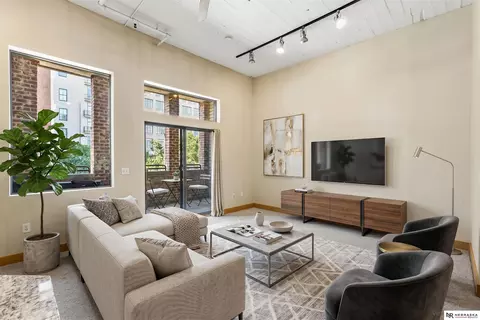 902 Dodge St #203, Omaha, NE 68102