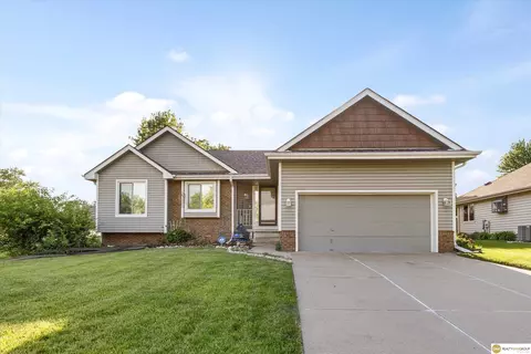400 Fleetwood Dr, Papillion, NE 68133