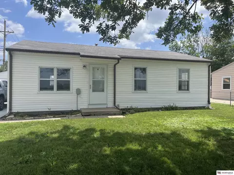 7623 S 42nd St, Bellevue, NE 68147