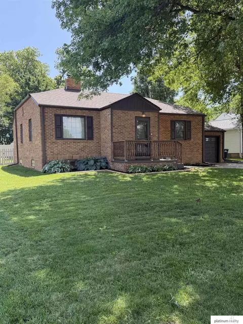 1511 S 61 Ave, Omaha, NE 68106