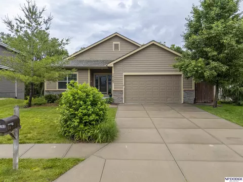 16263 Loop St, Omaha, NE 68136