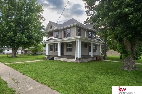 108 W 8th St, Davenport, NE 68335