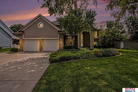 503 W Centennial Dr, Papillion, NE 68046