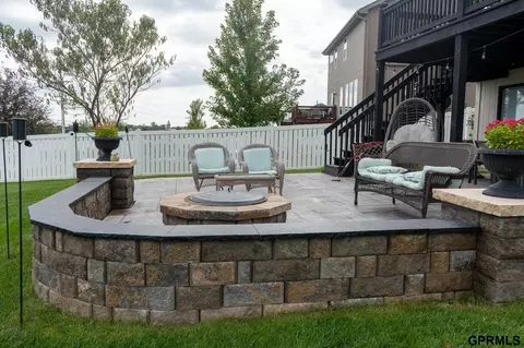 7823 N 156th Ave, Bennington, NE 68007