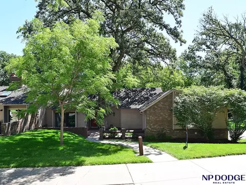 1032 S 112th Plz, Omaha, NE 68154