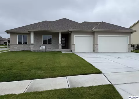 12668 Cooper St, Omaha, NE 68138