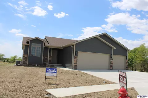 4911 Alma Pl, Lincoln, NE 68514