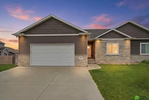 9515 Friedman St, Lincoln, NE 68516