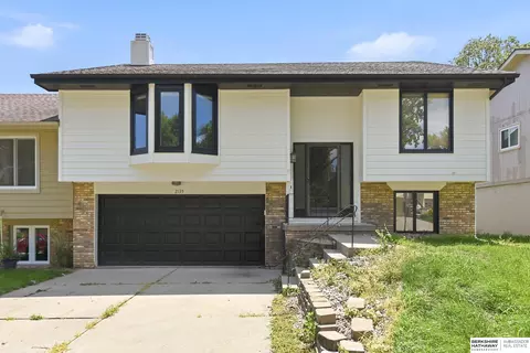 2135 N 121st St, Omaha, NE 68164