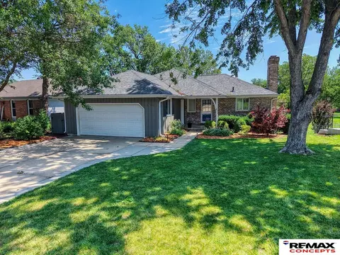 1510 S 77 St, Lincoln, NE 68506