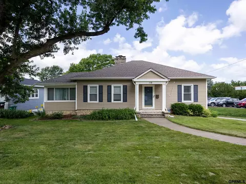 118 S 69 St, Omaha, NE 68132