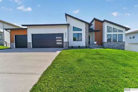 6610 S 209 St, Elkhorn, NE 68022