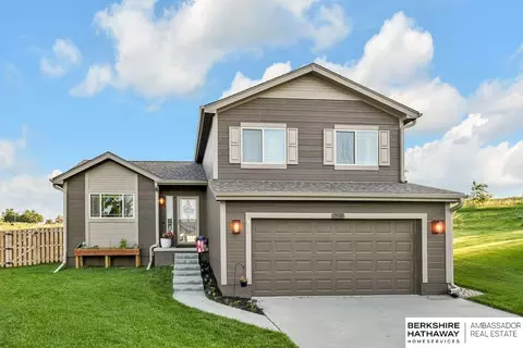 7510 N 143rd Avenue Cir, Omaha, NE 68142